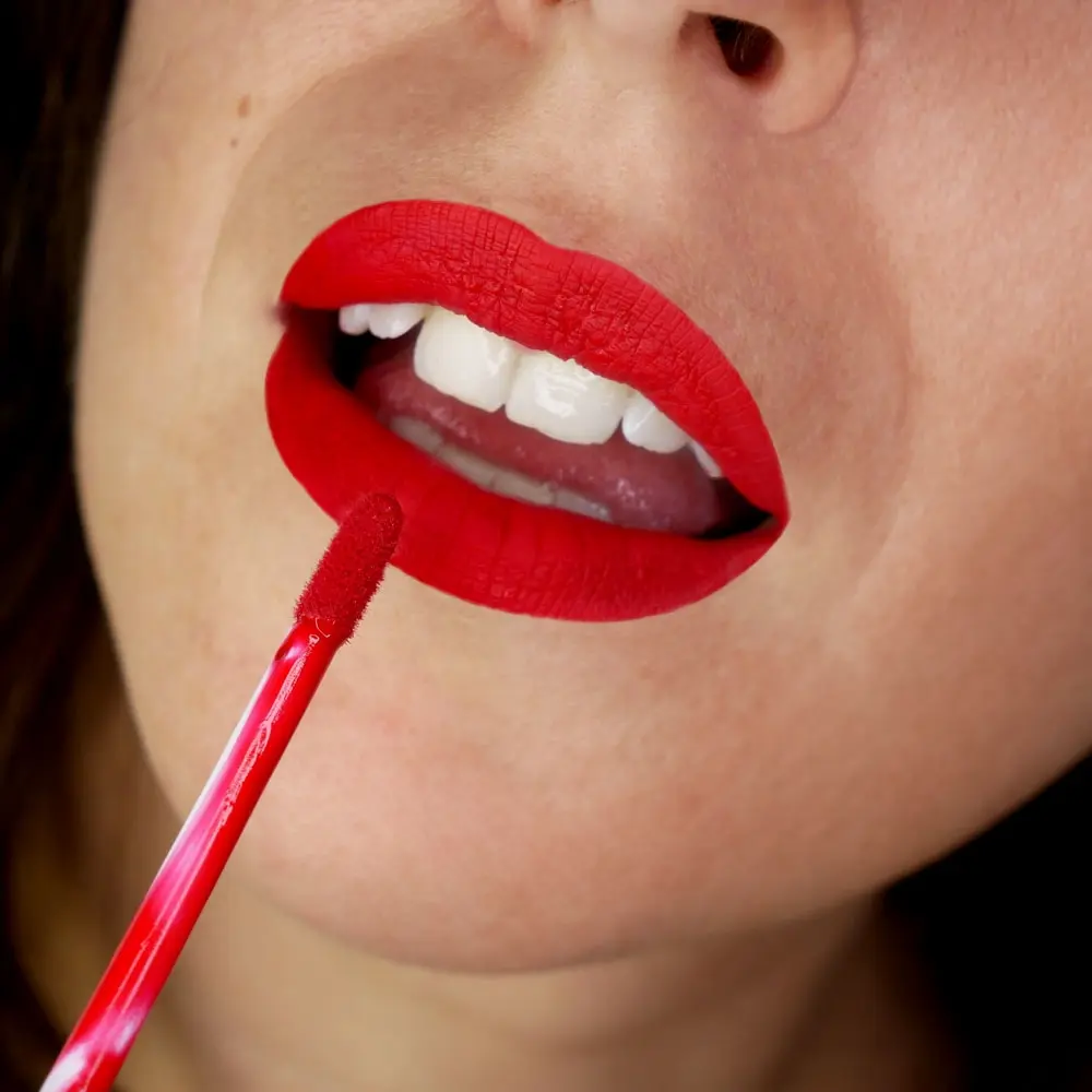 Camaleon Matte Liquid Lipstick Carmine Red LM02 41336 - Image 5